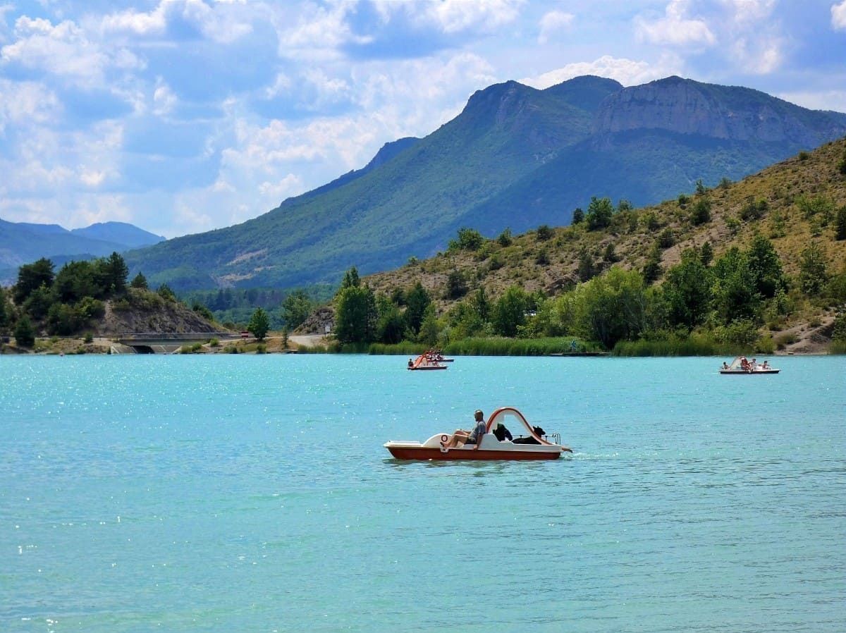 Pédalo au plan d'eau du Riou