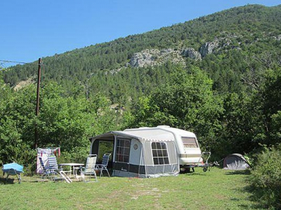 Location emplacements nus Hautes-Alpes caravane
