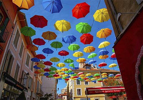 Camping Serres Ciela Village Les 2 Soleils Hautes Alpes Gap parasols