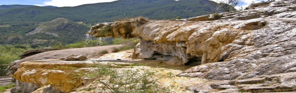 Camping Serres Ciela Village Les 2 Soleils Hautes Alpes fontaine pétrifiante Réotier