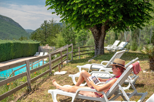 camping huates alpes avec piscine solarium